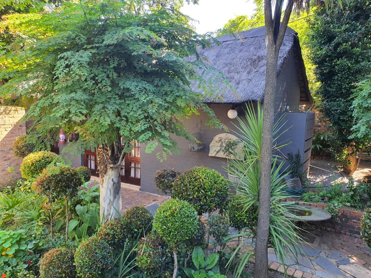 Waterhouse Guest Lodge In Waterkloof Pretoria-Noord Eksteriør billede